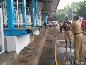 Pemkot Jaktim Kerahkan 200 Personel Bersih-bersih Kampung Melayu