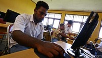 Hari yang dinantikan telah tiba. Para siswa sudah siap siaga di depan layar mereka masing-masing saat itu. UNBK di tepi hutan Wasur dimulai. Entah bagaimana hasil akhirnya yang diumumkan 2 Mei.