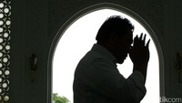 Sejarahnya, Masjid Ramlie Musofa ini dibangun oleh seorang mualaf yang berdarah Tionghoa. Masjid dibangun pada tahun 2011, dan diresmikan pada 15 Mei 2016 silam.