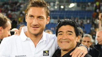 Bahkan, Maradona pun mengakui kehebatan dari seorang Totti. Foto: dok. Istimewa