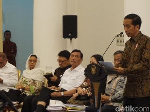 Jokowi Kumpulkan Menteri Bahas RAPBN 2018