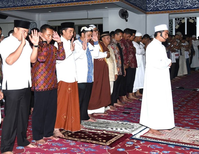 Hari Kedua Ramadan, Jokowi Tarawih di Masjid Andalusia, Sentul