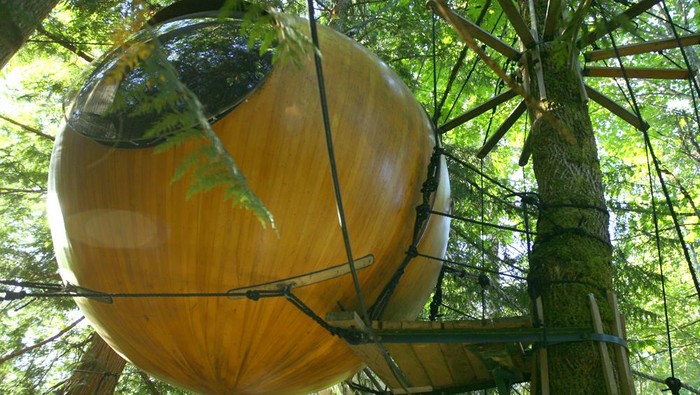 Hotel Bentuk Bola Mata, Keren Apa Seram?