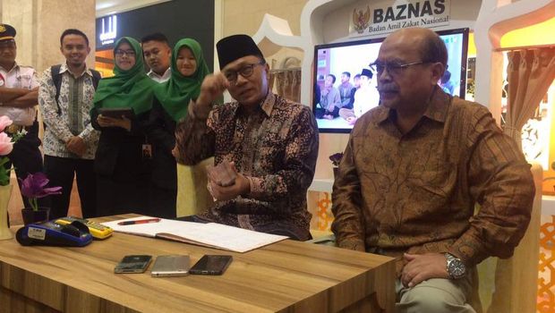 Bayar Zakat, Zulkifli Hasan: Alhamdulillah Rezekinya Nambah Terus