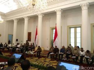 Jokowi Akui Investasi Masih Terganjal Aturan Sendiri