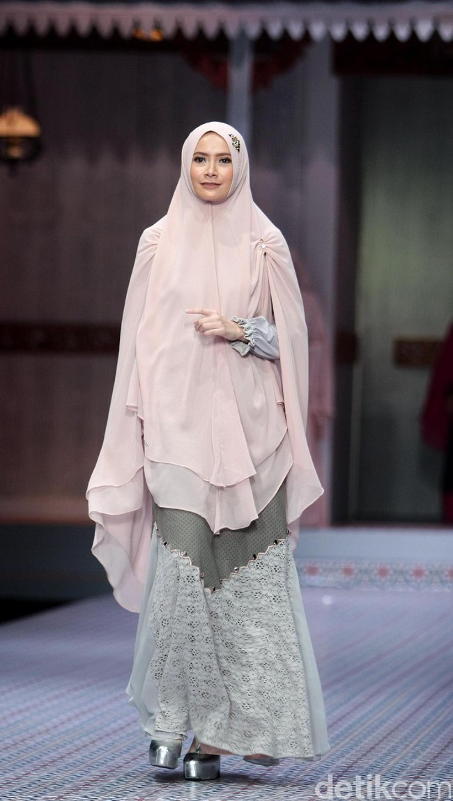 Koleksi terbaru Si.Se.Sa yang mengusung tema Keluargi bertempat di Dharmawangsa Hotel. Jakarta.[Foto: Mohammad Abduh/wolipop]