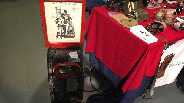 Pemutar film dan barang jadul lainnya (Museum of Interesting Things/Facebook)