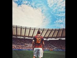 Ciao, Totti: Puja-puji untuk Sang Kaisar Roma