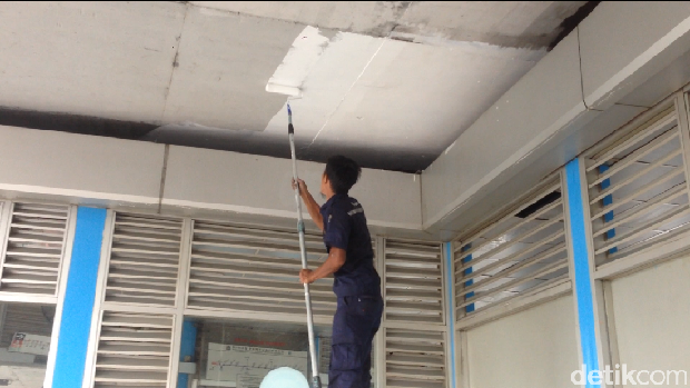 Akan Dibuka Sore Ini, Perbaikan Halte TransJ Kampung Melayu Dikebut