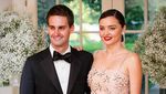 Resmi Menikah, Ini Foto Kemesraan Miranda Kerr dan Evan Spiegel