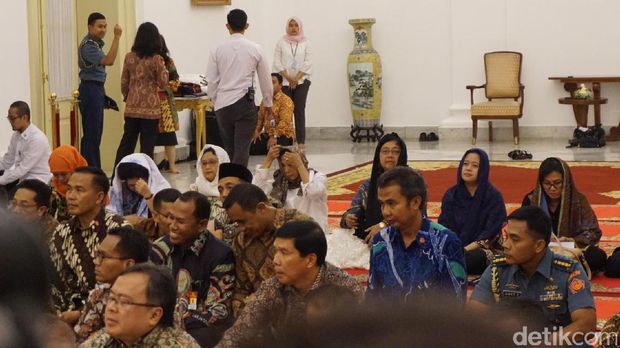 Buka bersama Kabinet Kerja di Istana Bogor, Senin (29/5/2017)