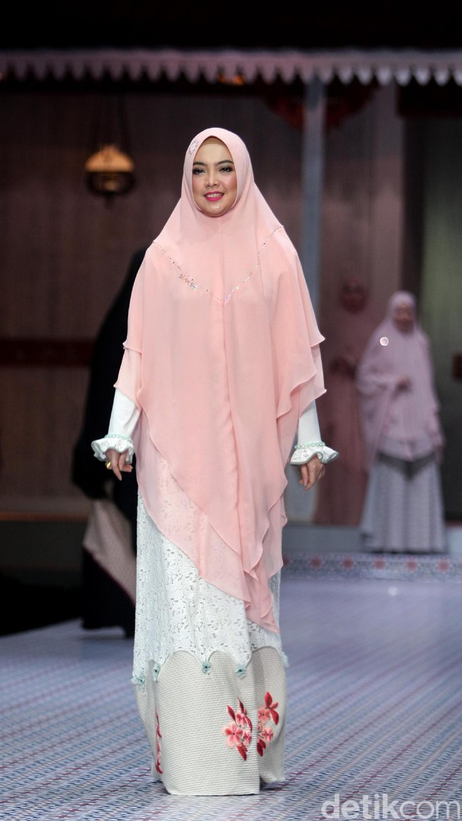 Koleksi terbaru Si.Se.Sa yang mengusung tema Keluargi bertempat di Dharmawangsa Hotel. Jakarta.[Foto: Mohammad Abduh/wolipop]