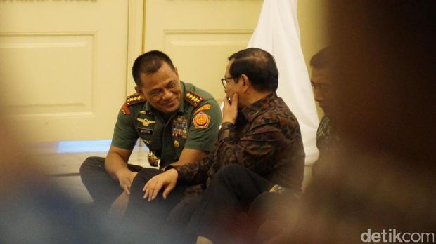 Buka bersama Kabinet Kerja di Istana Bogor, Senin (29/5/2017)