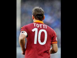 Ciao, Totti: Puja-puji untuk Sang Kaisar Roma