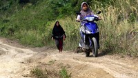 Sebelumnya, pada 2012 ada alokasi dari dana APBN sebesar Rp 40 miliar, kemudian pada 2013 sebesar Rp 30 miliar, dan 2014 menurun menjadi Rp 5 miliar. Sayang, kucuran dana APBN berhenti di 2015 dan untuk tahun depan pun tidak ada alokasi untuk Jalur Puncak II.