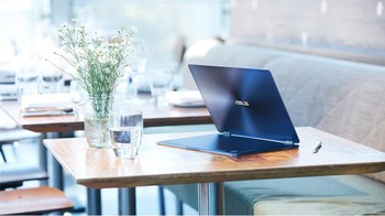 Tersemat RAM 16 GB dan SSD 1 TB. Foto: Asus