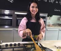 Lama Tinggalkan Dunia Sinetron, Dea Imut Kini Pintar Memasak