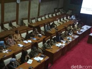 DPR Panggil BEI Hingga Asosiasi Emiten Bahas Soal Calon Bos OJK
