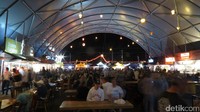 NightQuarter sedang populer di Gold Coast, Queensland, Australia. Ini adalah pasar malam yang ramai dengan kuliner dunia dari Nasi Padang sampai pizza (Fitraya/detikTravel)