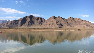 Ada Danau Sekeren Ini di China