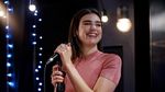 Penampilan Intim Si Cantik Dua Lipa