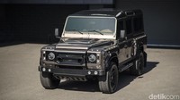 Eksterior mobil ini lebih mencolok daripada model standard berkat penggunaan warna Nara Bronze, sayap depan dan belakang lebar dengan terintegrasi ventilasi, lubang baut dan grille depan X-Lander baru. Foto: Chelsea Truck Company