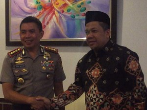 Ke Polres Jaktim, Fahri Hamzah Jenguk Auditor BPK yang Diciduk KPK