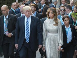 Punya Kekayaan Rp 687 Miliar, Ini 9 Busana Termahal Melania Trump