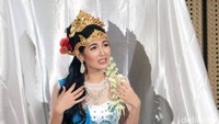 Dalam pentas kali itu, Maria Selena mendapatkan peran sebagai Dayang Sumbi. Pool/Ismail/detikFoto.