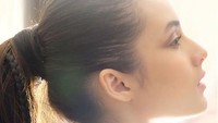 Chelsea Islan seringkali tampil sederhana dengan makeup flawless yang membuatnya terlihat bak bidadari. (Dok. Instagram/chelseaislan)