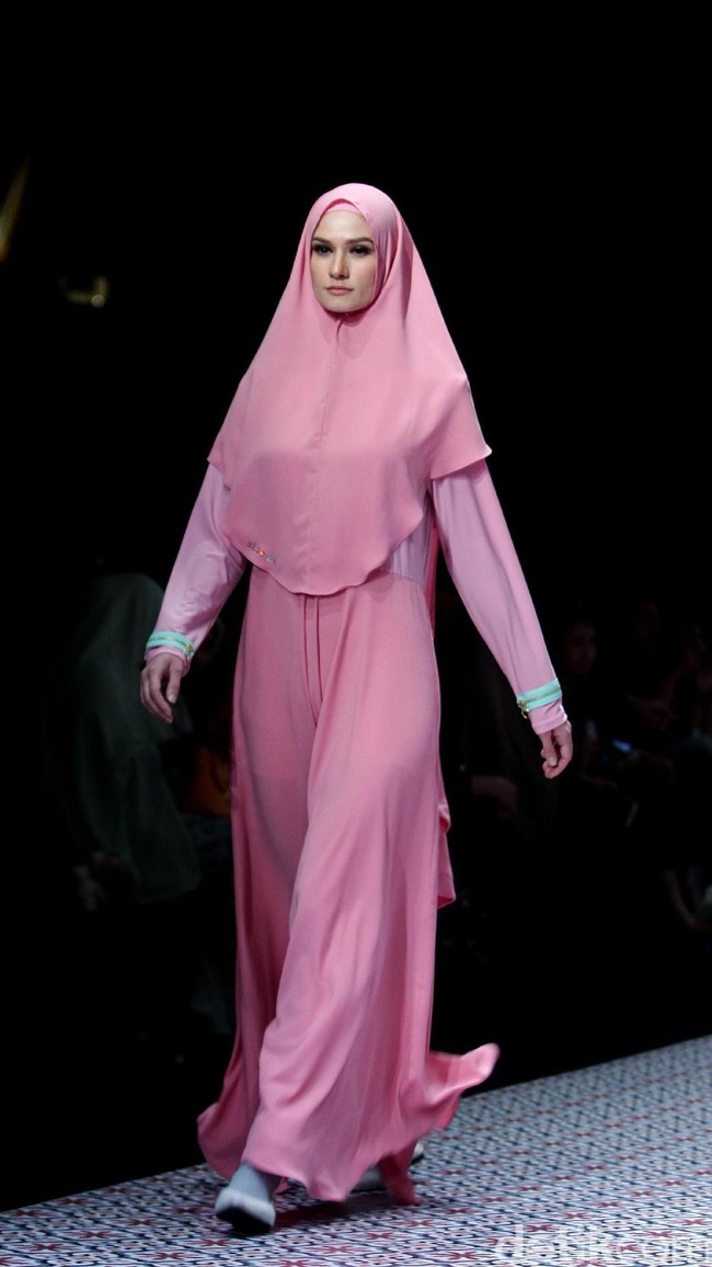 Koleksi terbaru Si.Se.Sa yang mengusung tema Keluargi bertempat di Dharmawangsa Hotel. Jakarta.[Foto: Mohammad Abduh/wolipop]