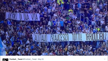 Bahkan, fans Lazio pun ikut memberikan penghormatan kepada musuh terbaik yang pernah mereka hadapi. Foto: dok. Istimewa