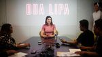 Penampilan Intim Si Cantik Dua Lipa