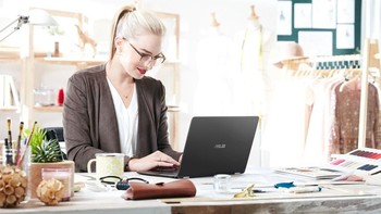 Dapur pacunya mengusung Intel Core i7 generasi terbaru. Foto: Asus