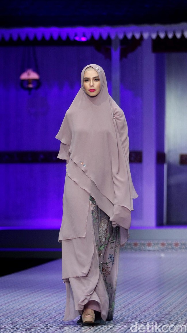 Koleksi terbaru Si.Se.Sa yang mengusung tema Keluargi bertempat di Dharmawangsa Hotel. Jakarta.[Foto: Mohammad Abduh/wolipop]