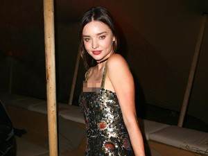 Cerita Miranda Kerr yang Suka Mencabut Bulu Alis Agar Bisa Konsentrasi