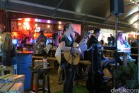 Pertunjukan musik menghibur pengunjung (Fitraya/detikTravel)