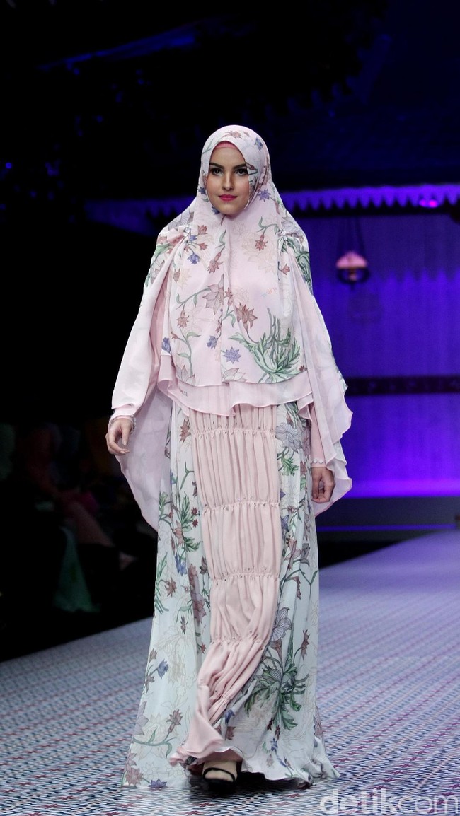 Koleksi terbaru Si.Se.Sa yang mengusung tema Keluargi bertempat di Dharmawangsa Hotel. Jakarta.[Foto: Mohammad Abduh/wolipop]