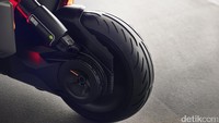 BMW Motorrad Concept Link ini juga sengaja menampilkan teknologi yang digunakan sebagai bagian dari paket desain. Itu sebabnya panel samping tidak sepenuhnya menutupi bagian samping di bagian belakang.
