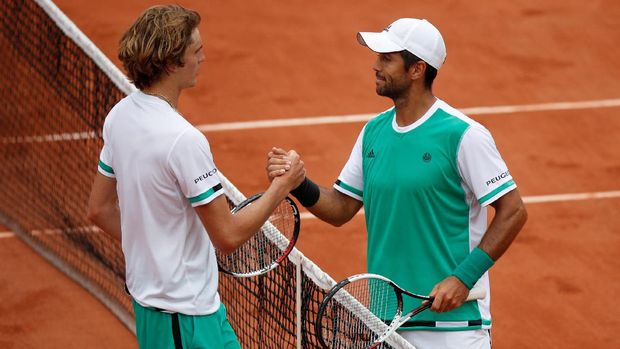 Alex Zverev dikalahkan Fernando Verdasco di babak I Prancis Terbuka 2017.