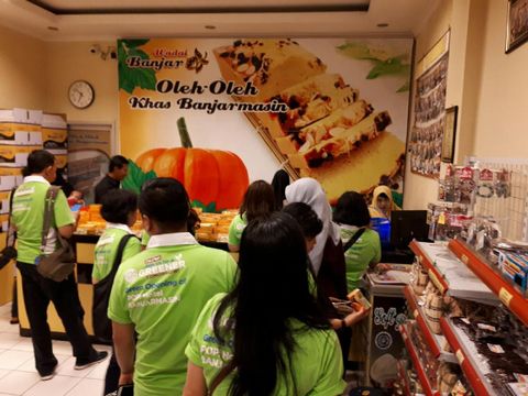 Keadaan toko yang ramai