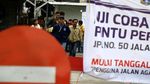 Uji Coba Penutupan Perlintasan KA Pisangan Baru Selatan