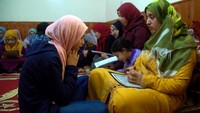Di daerah Sale, tiga puluh menit dari pusat Ibu Kota Rabat terdapat rumah hafiz, tempat para penghafal Alquran. Di rumah sederhana yang juga disebut Kuttab ini, sekitar lima puluh anak datang setiap sore untuk belajar menghafal Alquran. Pool/Jazirah Islam Trans7.
