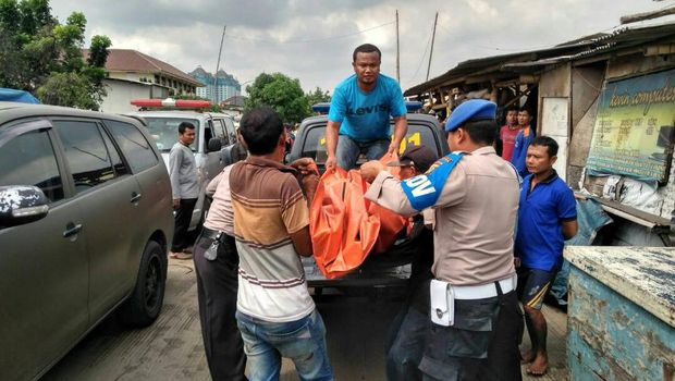 Evakuasi nelayan tenggelam di Muara Angke, Jakarta Utara