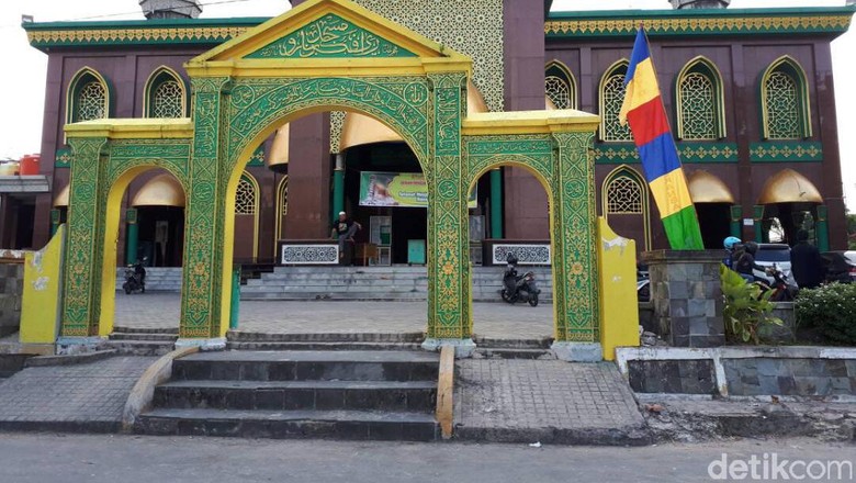 Masjid Raya Pekanbaru (Chaidir Anwar Tanjung/detikcom) Masjid Raya Pekanbaru (Chaidir Anwar Tanjung/detikcom)