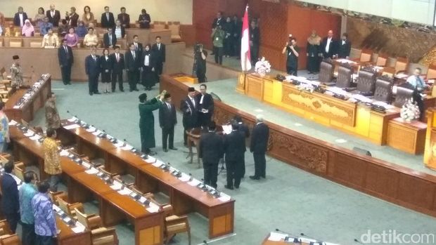 Pelantikan pengganti Sohibul Iman dan Tantowi Yahya di DPR / 