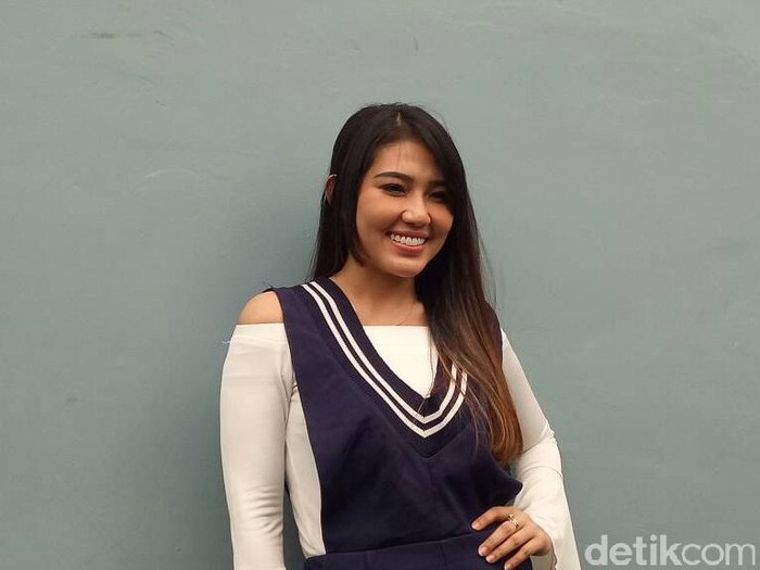 Via Vallen, Pedangdut Baru yang Disebut Saingi Ayu Ting Ting