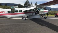 Pesawat jenis MAF tergelincir di Ilaga, Papua akibatkan rodanya patah. Pool/Kapolsek Ilaga Sayori.