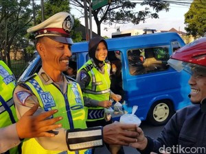 Momen Bripka Ase Polisi Legendaris Berbaur Bareng Warga Cianjur