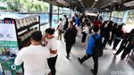 Serunya Belanja Sembako Murah di Halte TransJakarta
